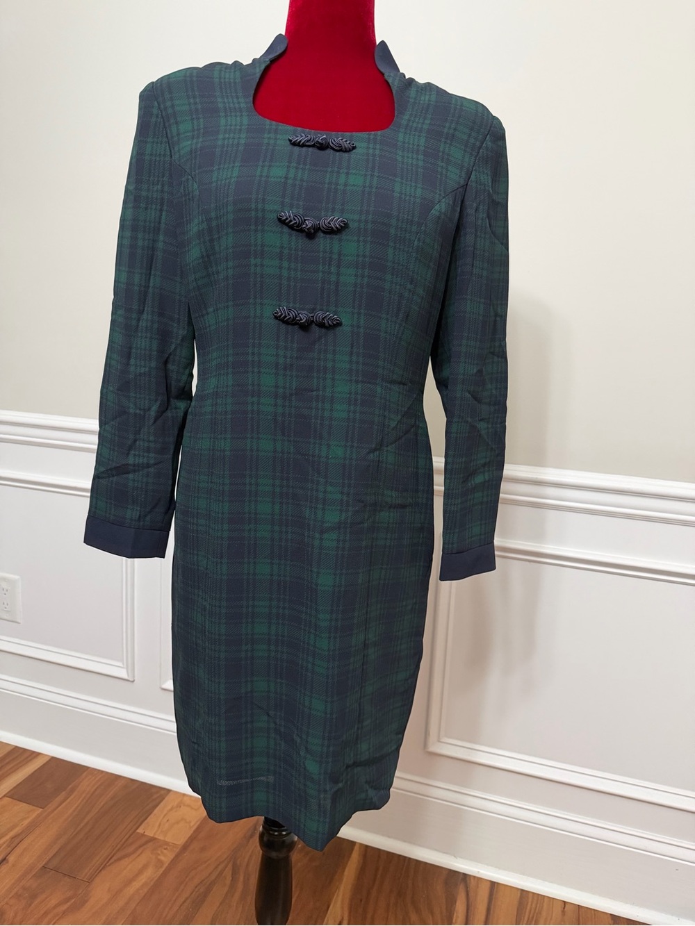 Vintage Chaus Petite Plaid Sheath Dress Green Navy Frog Closure Academic Career